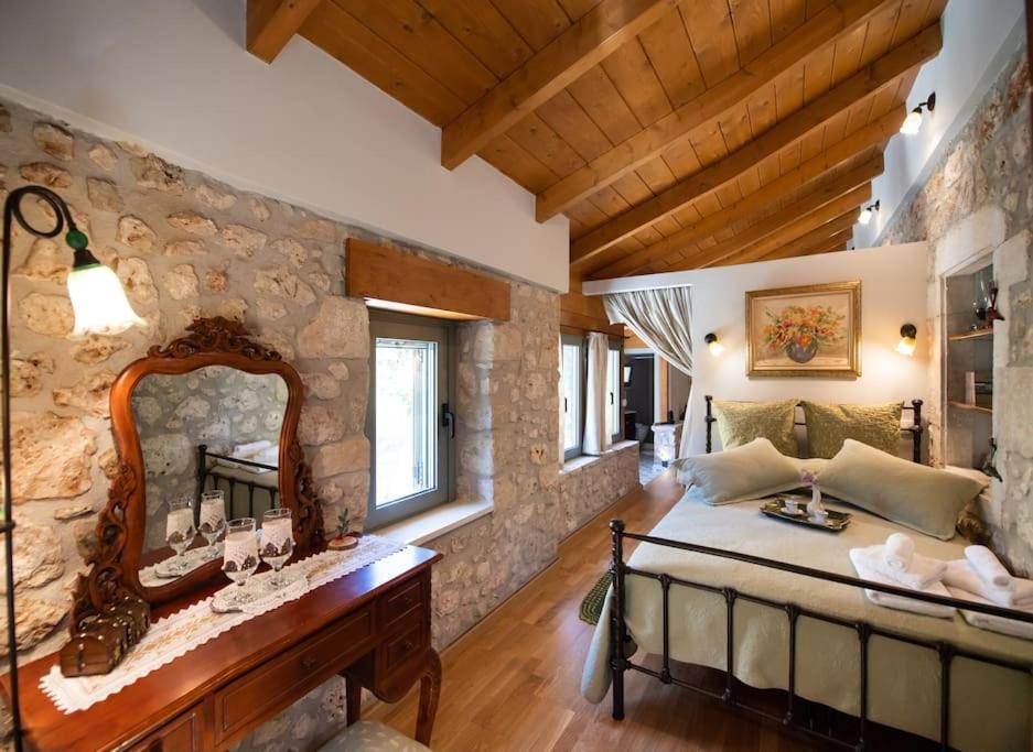 La Casa Di Bella A Tradional Stone House With Barbecue Villa Kariá Exteriör bild