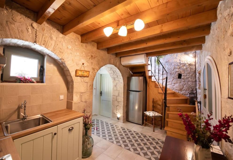 La Casa Di Bella A Tradional Stone House With Barbecue Villa Kariá Exteriör bild