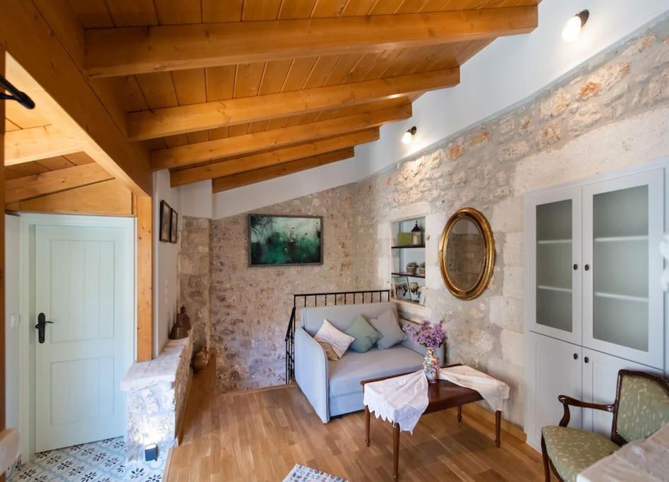 La Casa Di Bella A Tradional Stone House With Barbecue Villa Kariá Exteriör bild