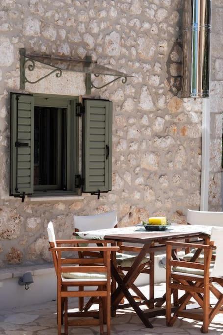 La Casa Di Bella A Tradional Stone House With Barbecue Villa Kariá Exteriör bild