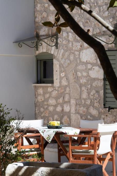 La Casa Di Bella A Tradional Stone House With Barbecue Villa Kariá Exteriör bild