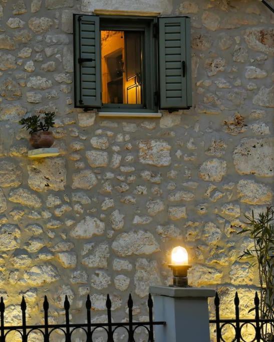 La Casa Di Bella A Tradional Stone House With Barbecue Villa Kariá Exteriör bild