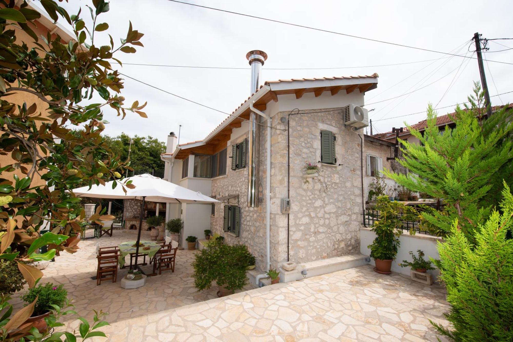 La Casa Di Bella A Tradional Stone House With Barbecue Villa Kariá Exteriör bild
